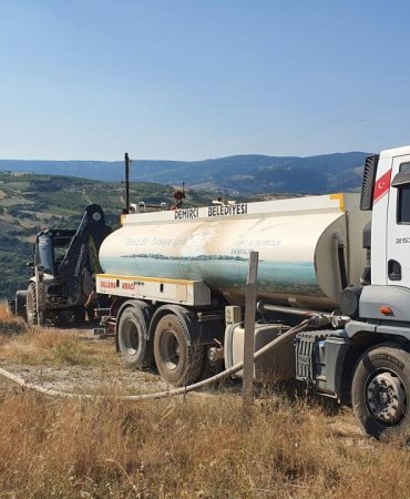 Manisa'da tarım arazisinde çıkan yangın söndürüldü